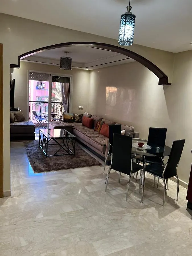 Kontakt z Luxuary Appartment In The City Center